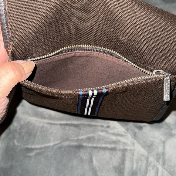 Preloved Burberry brown messenger crossbody great condition 8”W X 10.5”L - Picture 8 of 11